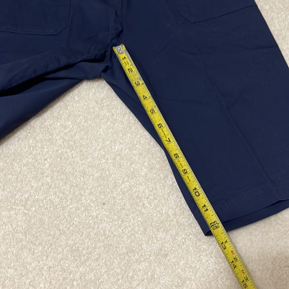 Counterparts Bermuda shorts 6. 2 front overlay pockets and two pockets in back. - Picture 4 of 8